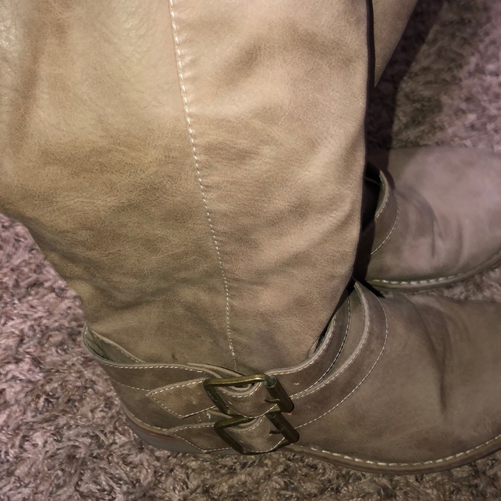 Boots - Picture 3 of 4
